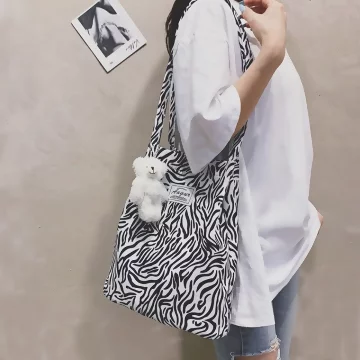 斑馬紋印花×肩背袋（無附吊飾）.avif