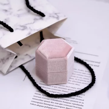 絲絨六角型×適用對戒×絨布盒×粉紅.avif
