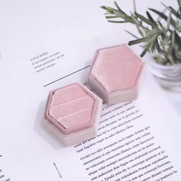 絲絨六角型×適用對戒×絨布盒×粉紅.avif