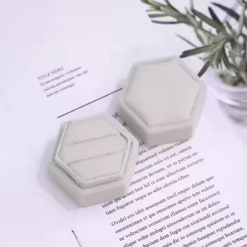 絲絨六角型×適用對戒×絨布盒×白色