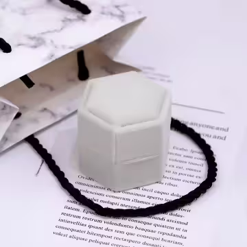 絲絨六角型×適用對戒×絨布盒×白色
