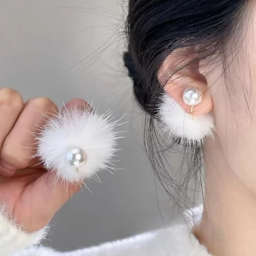 小白毛球珍珠×蚊香盤U型耳夾.avif