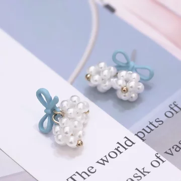 藍色蝴蝶結珍珠球×蚊香盤U型耳夾.avif