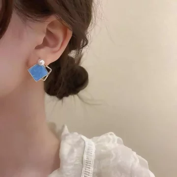斜方暈藍珍珠×三角耳夾.avif