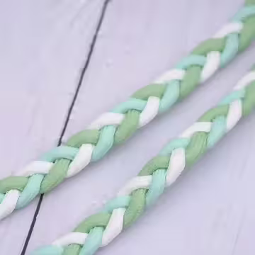 撞色麻花辮×手機斜背雙勾掛繩×綠白