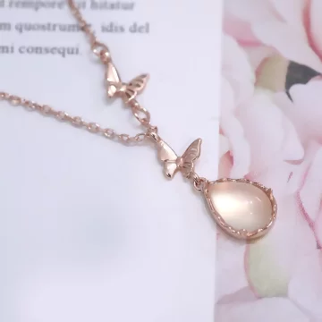 蝴蝶蛋白小水滴×鎖骨項鍊 .avif