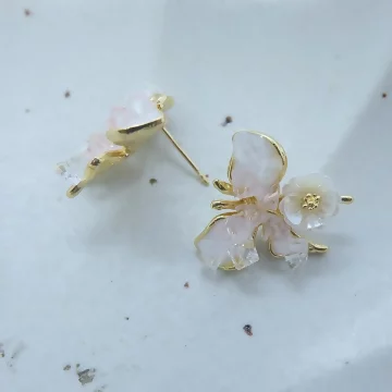 粉嫩碎鑽花飛蝶×耳環.avif