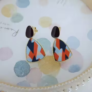 酒紅三角幾何紋×三角耳夾