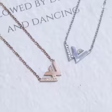 316鋼飾×經典W字母×鎖骨項鍊×銀色