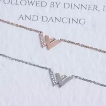 316鋼飾×經典W字母×鎖骨項鍊×玫瑰金