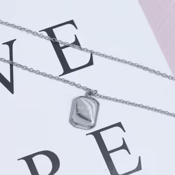 316鋼飾×字母吊牌×鎖骨項鍊×銀色