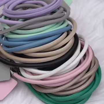 單色簡約皮革×手機斜背雙勾掛繩×藍色