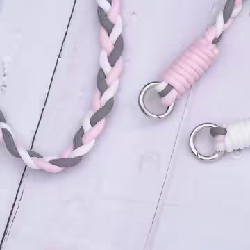 撞色麻花辮×手機斜背雙勾掛繩×灰粉