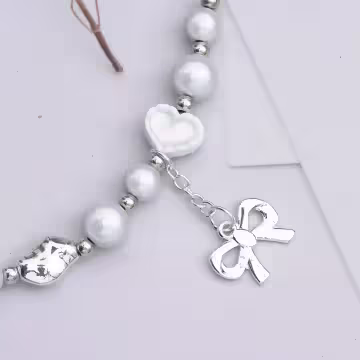 銀色蝴蝶結珍珠小花×手機腕帶掛繩