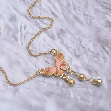 粉蝶飛舞×鎖骨項鍊.avif