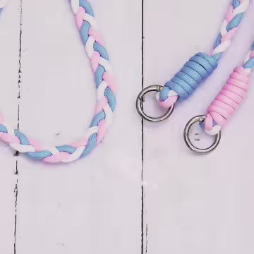 撞色麻花辮×手機斜背雙勾掛繩×藍粉