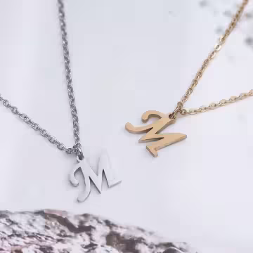 316鋼飾×經典M字母×鎖骨項鍊×銀色
