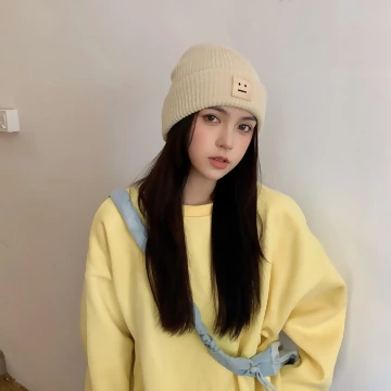 笑臉 ‧_‧×毛帽×卡其.avif