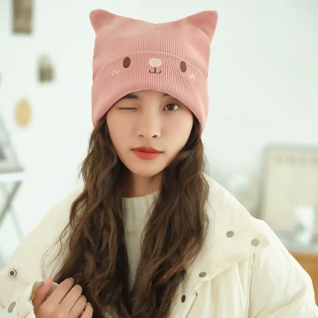 可愛喵喵×毛帽×粉紅.avif