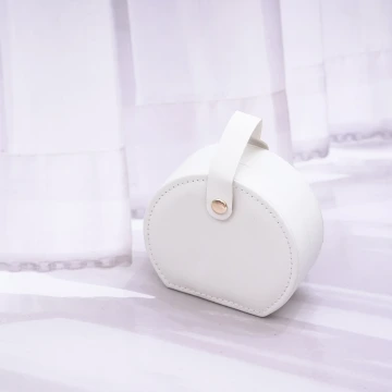 半月形皮革×小手提飾品盒×白色.avif