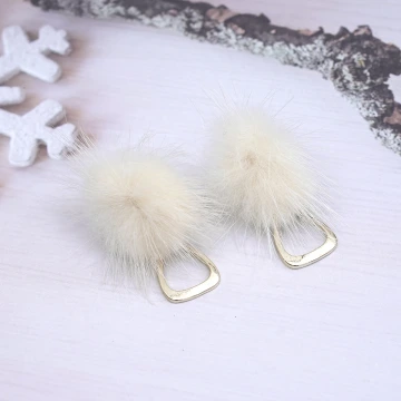 溫柔白毛球金屬×吊墜耳環.avif