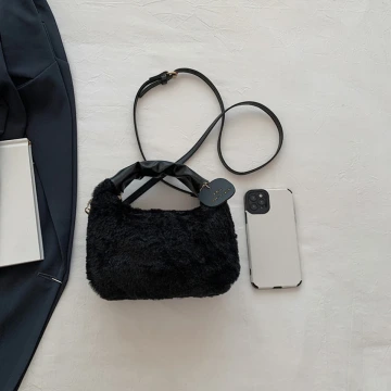 皺折提把毛絨小包方×斜背包×黑色.avif