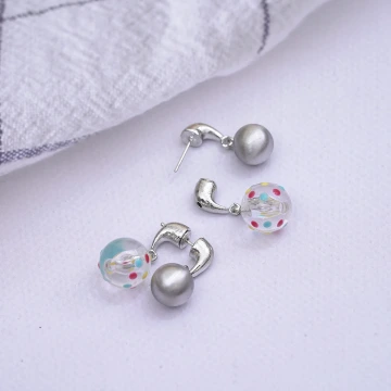 彩虹波點銀珠×後掛式吊墜耳環.avif