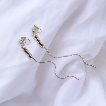 黑條一字優雅流蘇×蚊香盤U型耳夾.avif