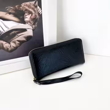 爆裂紋亮面×手拿拉鍊長皮夾×黑色