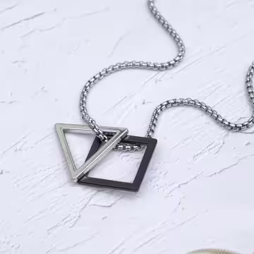 鏤空三角方塊×長項鍊