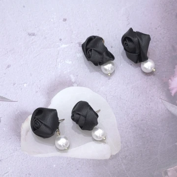 黑玫瑰珍珠×吊墜耳環.avif