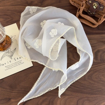 薄紗白玫瑰×三角頭巾.avif