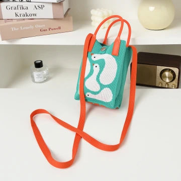四隻小白鵝×針織×斜背包.avif