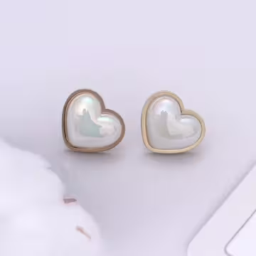 316鋼飾×立體白愛心×耳釘×共二色