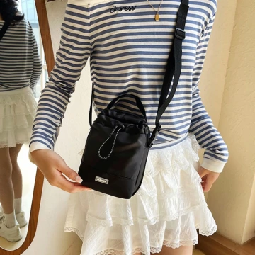 抓皺小水桶包×小香風鍊條斜背包×黑色.avif