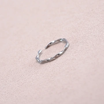 925銀飾×波浪扭轉×開口戒指.avif