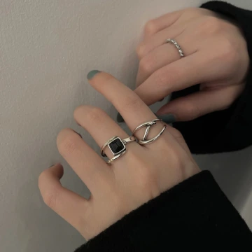 黑方框幾何線條×三套件戒指組.avif