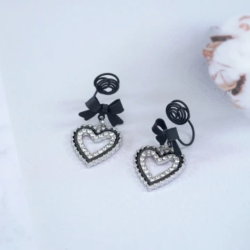 甜酷黑蝴蝶結愛心×蚊香盤U型耳夾.avif
