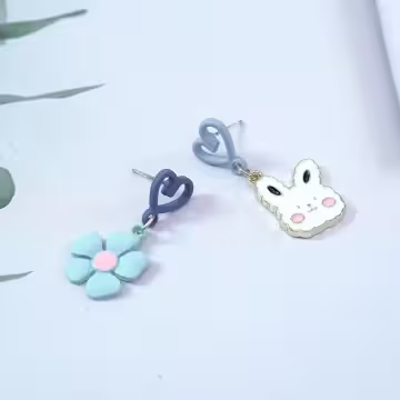 愛心棉花糖兔兔藍花&times;不對稱吊墜耳環