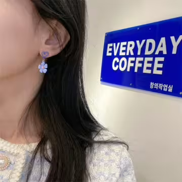 愛心棉花糖兔兔藍花&times;不對稱蚊香盤U型耳夾