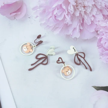 LOVE小熊蝴蝶結×不對稱吊墜耳環.avif