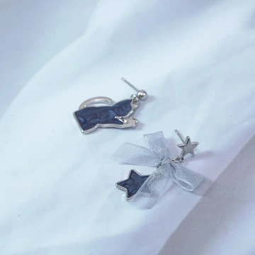 炫藍貓咪蝴蝶結星星×不對稱吊墜耳環.avif