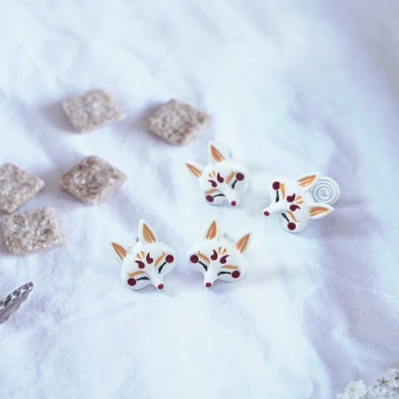 白色火狐狸×吊墜耳環.avif