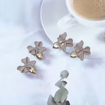 棕咖領結金色愛心&times;蚊香盤U型耳夾