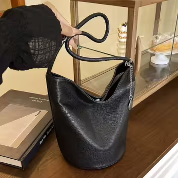 皮革圓身水桶包×肩背包×黑色