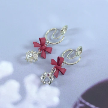 紅領結C字輕奢晶鑽球×吊墜耳環×紅色.avif