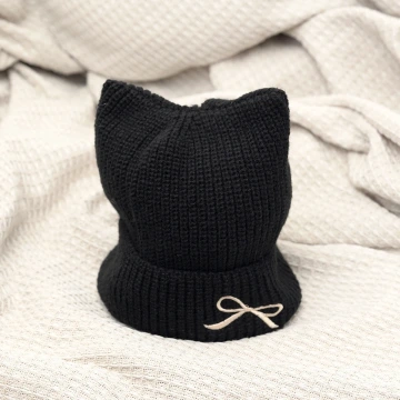 平頭俏貓耳蝴蝶結&times;毛帽&times;黑色.avif