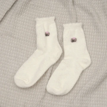 小熊白色毛襪&times;中筒襪&times;二雙套件襪子組.avif