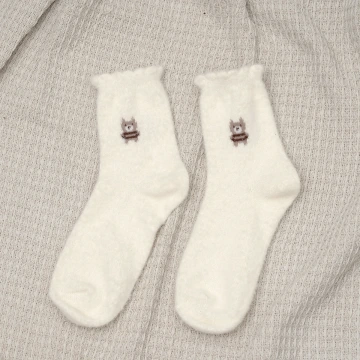 小熊白色毛襪&times;中筒襪&times;二雙套件襪子組.avif