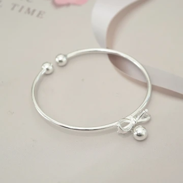 925銀飾&times;蝴蝶領結小鈴鐺&times;開口手環.avif